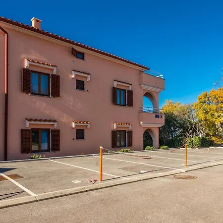 2 Bedroom In Apartment Njivice