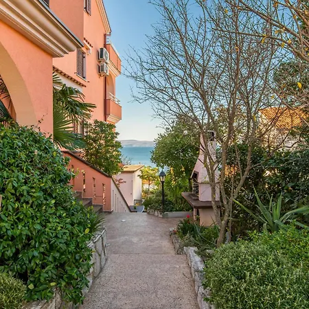 Amazing In With House Sea View Apartman