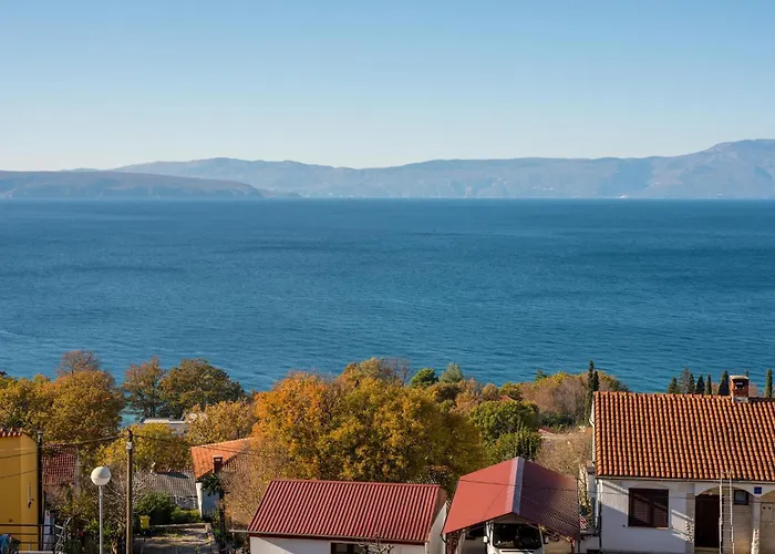 2 Bedroom In Appartamento Njivice