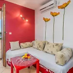 Amazing In With House Sea View 아파트 니바이스